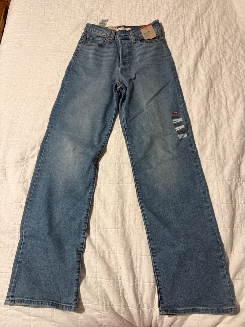 Levi's Women’s Ribcage Straight Jeans in Light Blue Denim full length 28 x 32